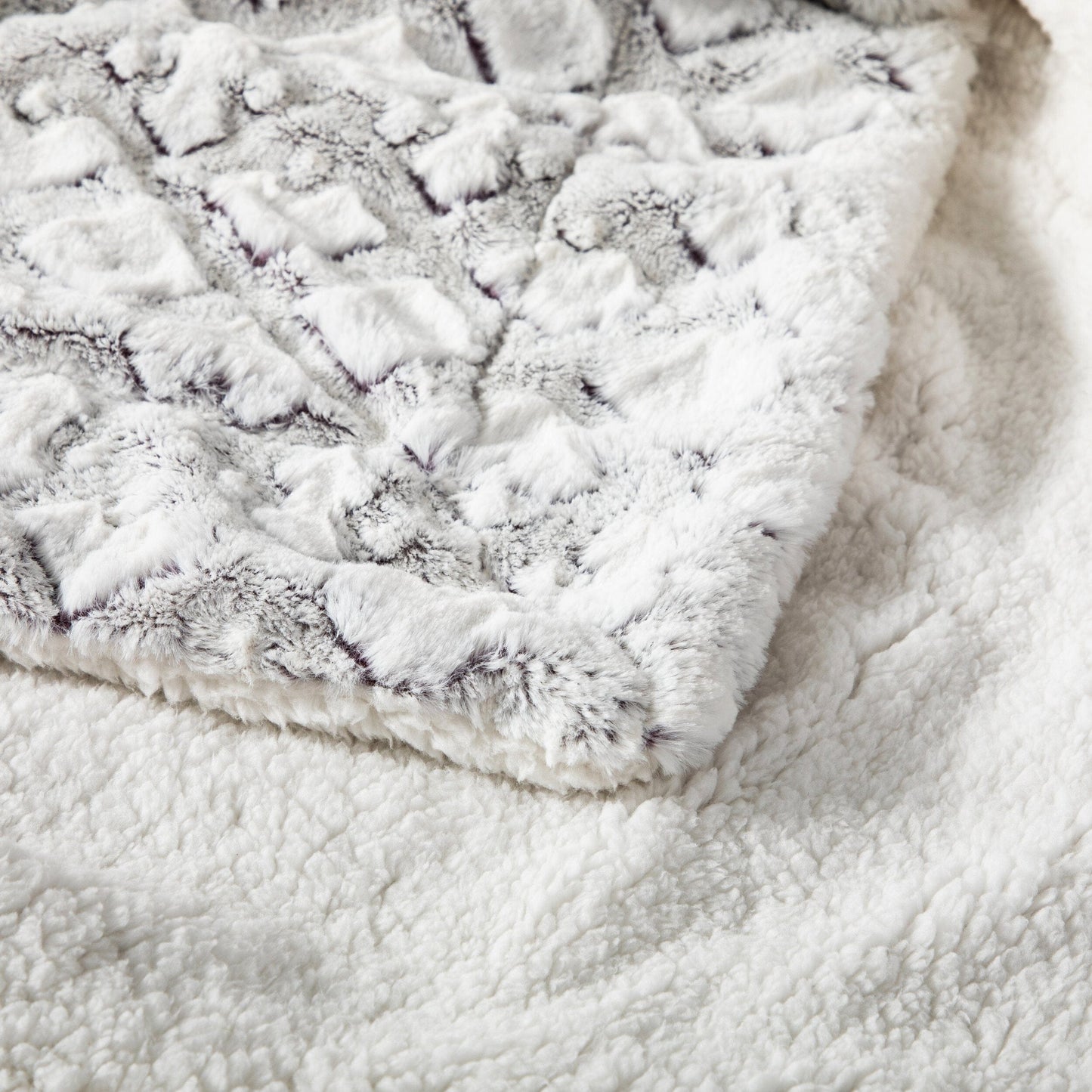 DaDa Bedding Luxury Dreamy Milky White & Purple Sherpa Backside Faux
