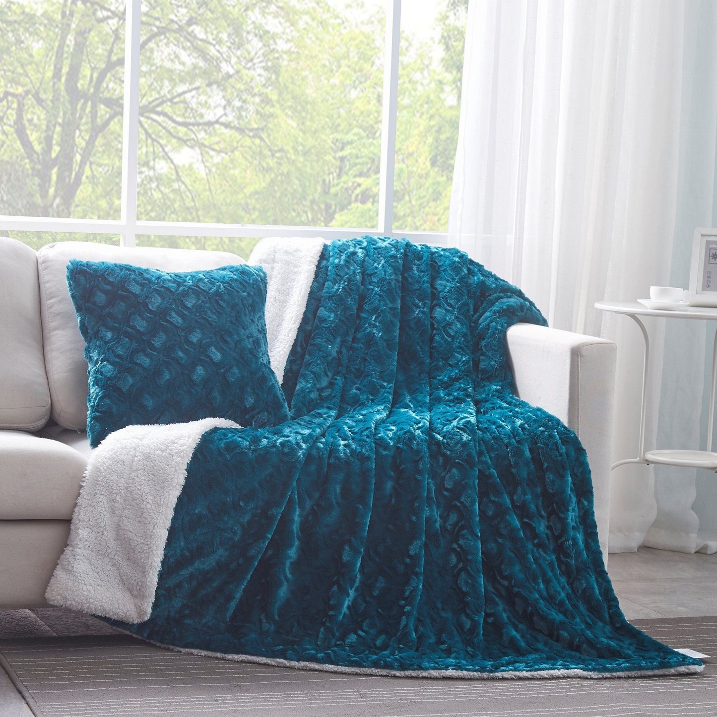 DaDa Bedding Jewel Tones Emerald Green Blue Luxury Faux Fur Throw