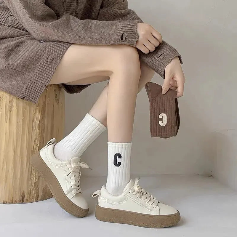 5 pairs of women's C-letter printed socks, fashionable and versatile
