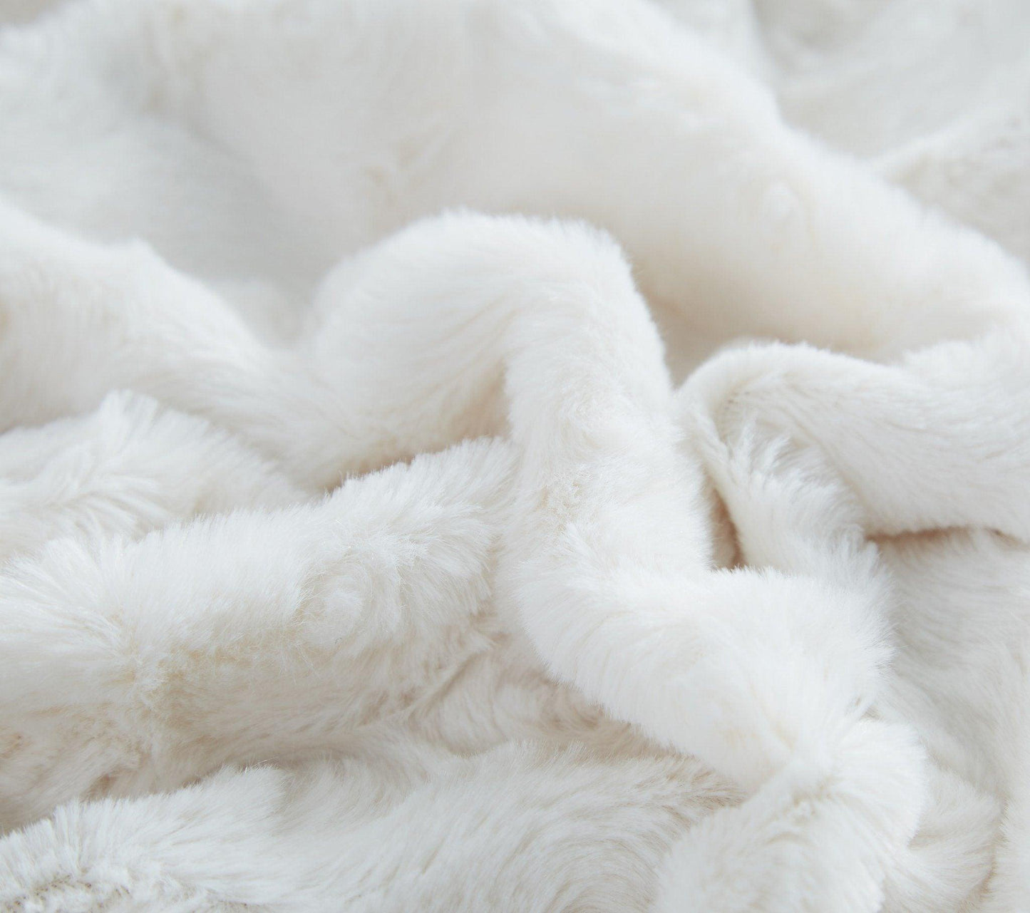 DaDa Bedding Luxury White Roses Fluffy Soft Sherpa Backside Faux Fur