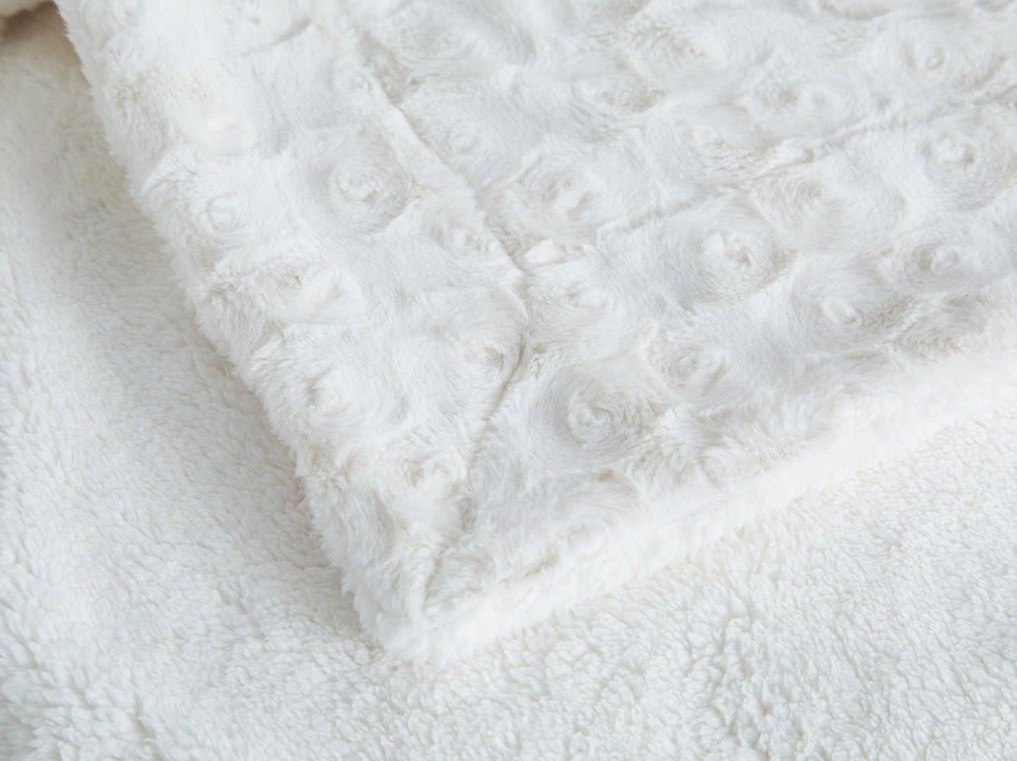 DaDa Bedding Luxury White Roses Fluffy Soft Sherpa Backside Faux Fur
