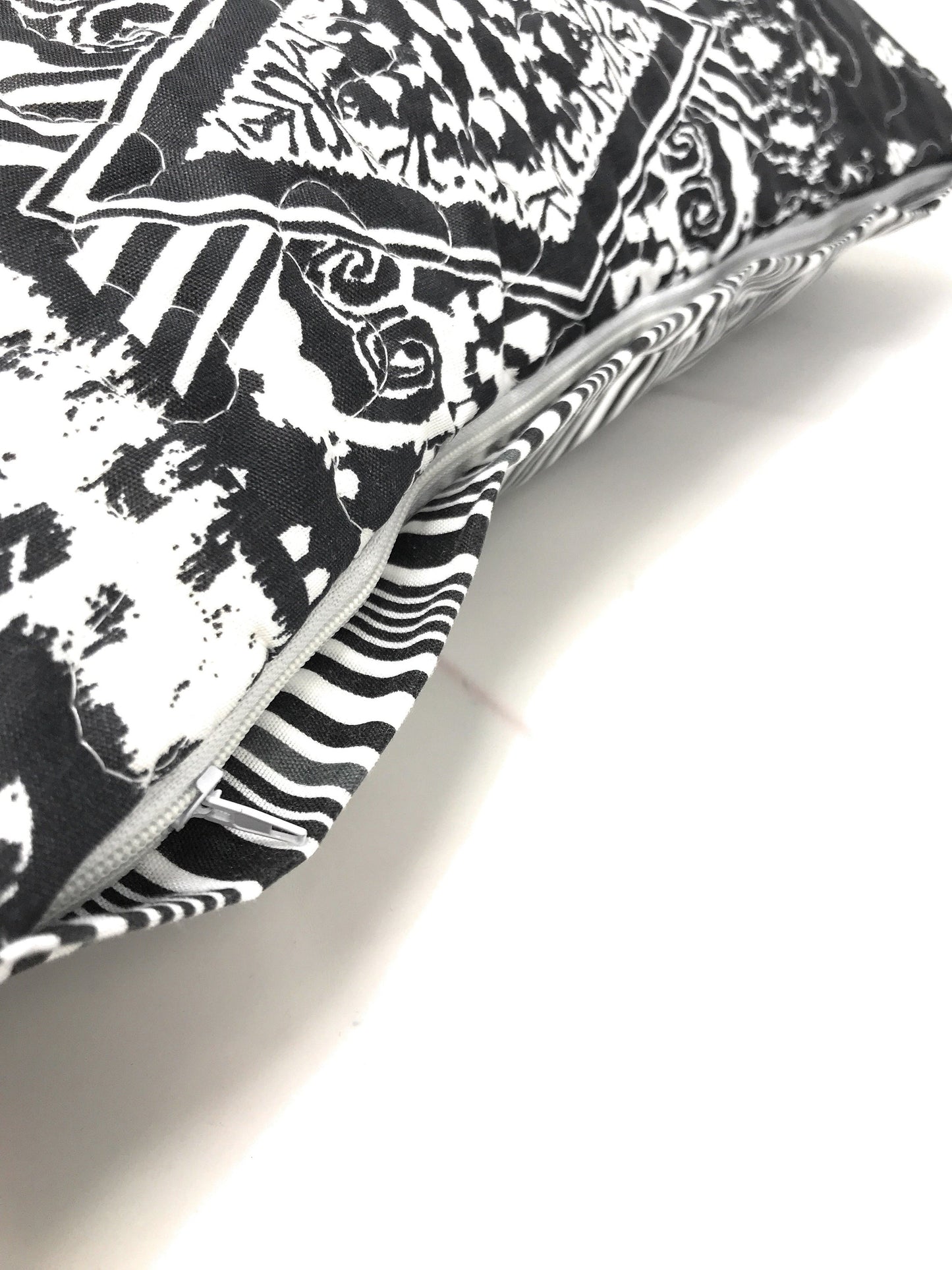 DaDa Bedding Aztec Black & White Diamonds Throw Pillow Covers - 18" x