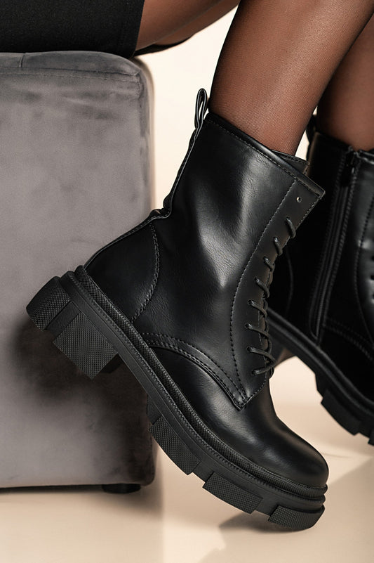 Lace-up ankle boots black