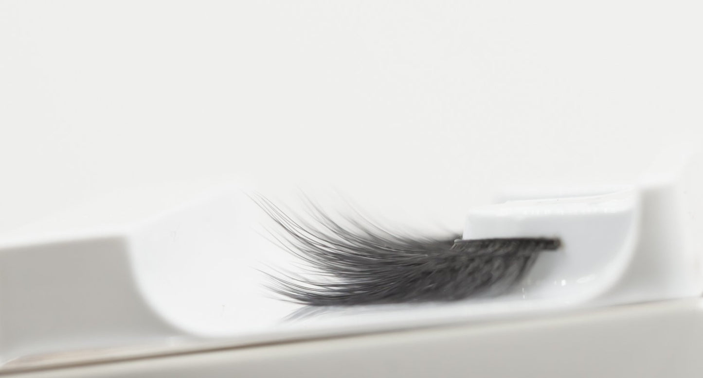 Foxy Fauxmink Eye Lashes Model
