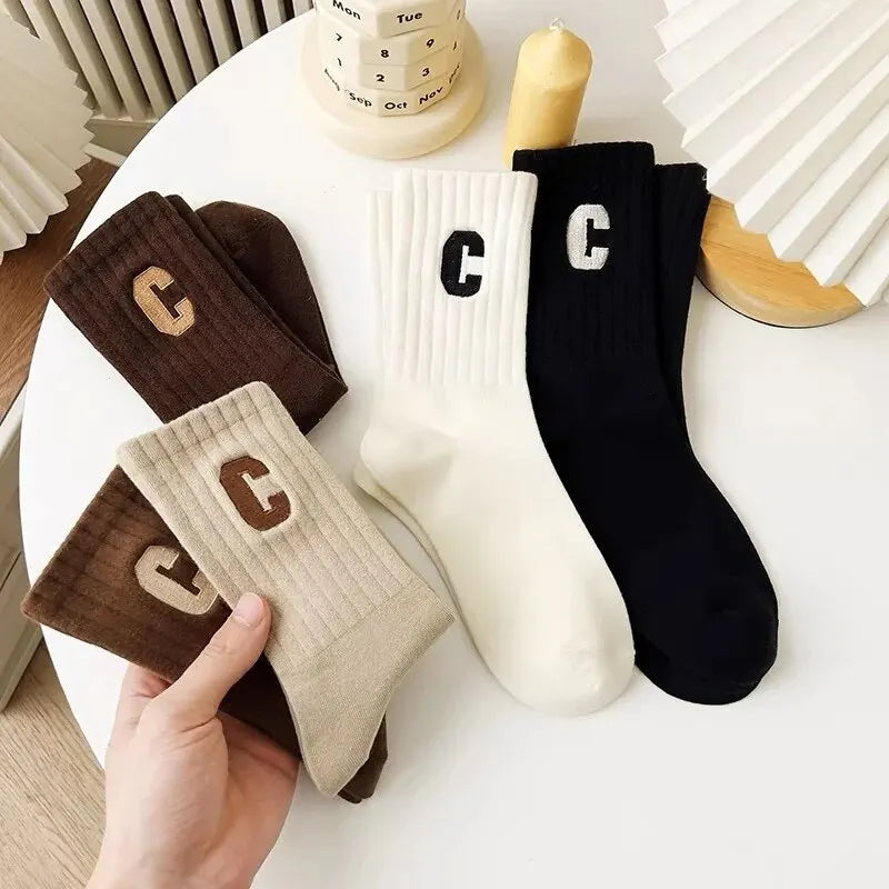 5 pairs of women's C-letter printed socks, fashionable and versatile