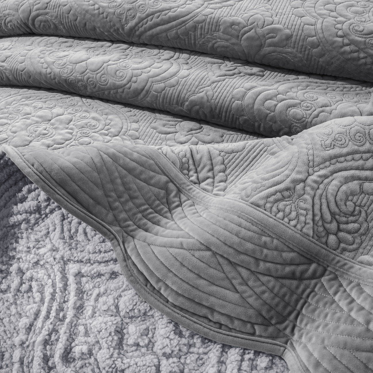 DaDa Bedding Elegant Micro Fleece Sherpa Bedspread Blanket Set -