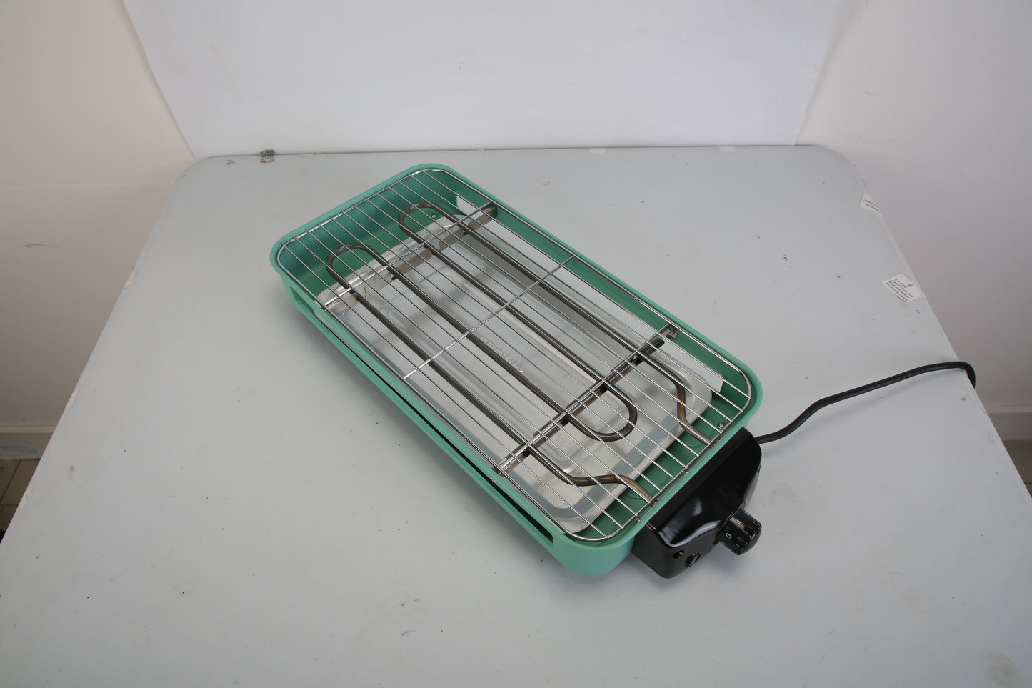 1Pc 2000W Electric Indoor Grill 2 In 1 Electric BBQ Gill With Grill Net Removable Plate 5 Temperature Control 3 Small Trays Dishwasher Safe